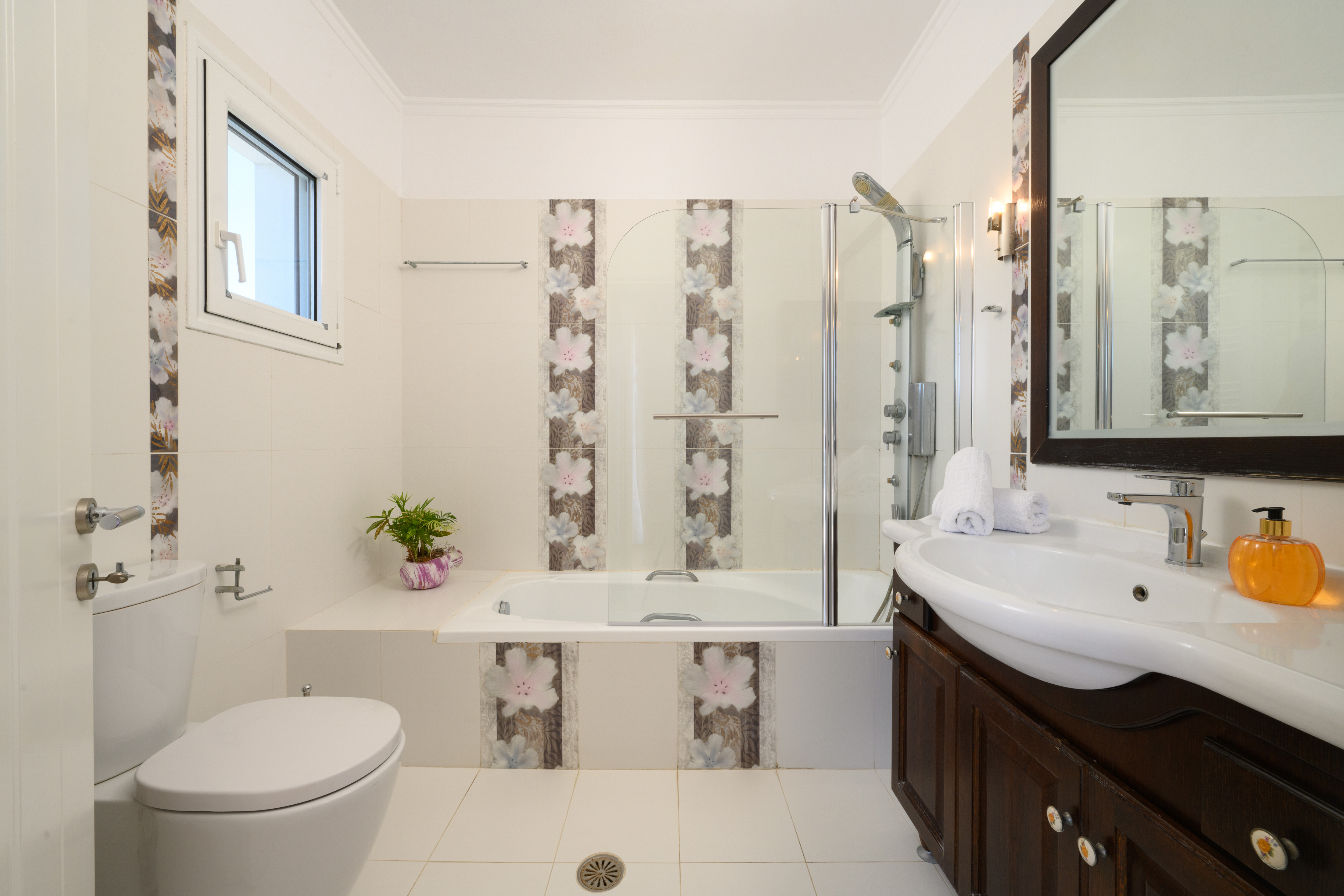 Ensuite bathroom with modern design in the luxury villa